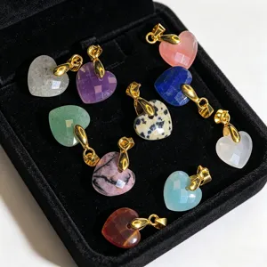 Naturstein facettierte Herz Anhänger mit goldenen Ösen für DIY Schmuck Großhandel