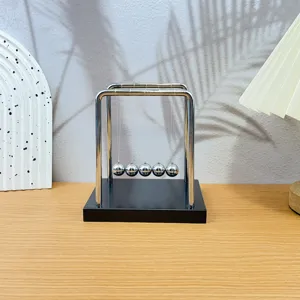 Vierkante metalen Newton's wieg bureau decoratie, fysica wetenschap speelgoed ornament.