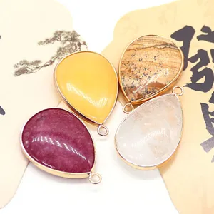 Natuurlijke druppelhanger met vergulde rand, ideaal voor het maken van DIY-sieraden.