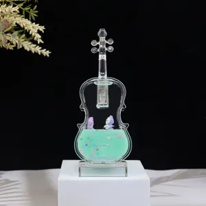 Vloeibaar acryl viool ornament met lichtgevend ontwerp, glittervloeistof en standaard.
