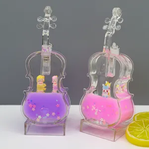 Transparant viool vloeibaar oliedruppel ornament met kleurrijke glitter en schattige beeldjes.