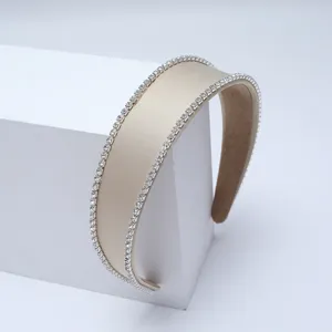 Serre-tête large en satin et strass étincelant, accessoire de cheveux élégant pour femmes.