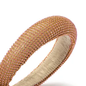 Serre-tête rembourré en strass rose chic pour femme, accessoire de cheveux étincelant.