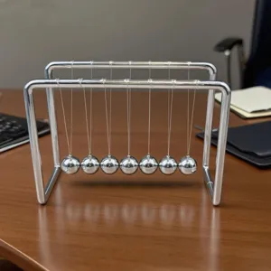 Todo Metal Siete Bolas Newton Cuna Balance Bolas Escritorio Decoración Lujo Adornos Ciencia Péndulo Juguete Para Casa Oficina