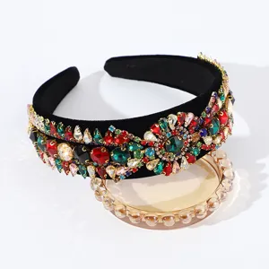 Diadema de terciopelo negro estilo barroco con pedrería colorida y cristales brillantes