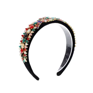 Detalle de diadema de terciopelo con diamantes de imitación barroca, accesorio de cabello.
