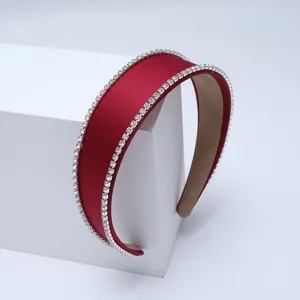 Serre-tête large rouge en strass pour femmes, cerceau à cheveux en cristal brillant mode chic.
