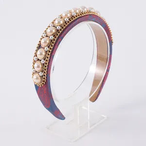 Serre-tête perlé vintage élégant avec chaîne en métal, accessoire de cheveux chic pour femmes.