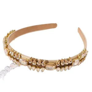 Magnifique serre-tête strassé pour femme, accessoire de mode cheveux doré chic et élégant.