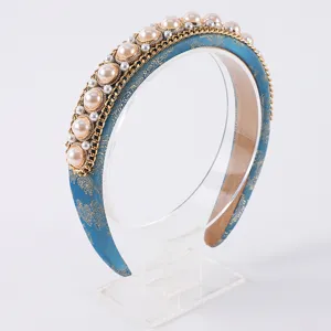 Serre-tête perles bleu avec chaîne dorée, accessoire cheveux baroque élégant pour femmes.