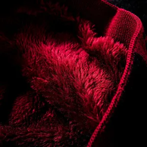 Λεπτομέρεια φόδρας fleece χειμωνιάτικου σκούφου, ζεστή και απαλή υφασμάτινη υφή κοντινό.