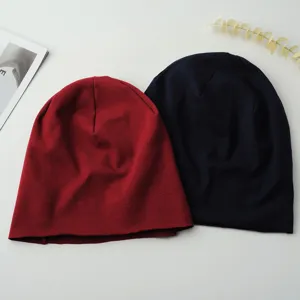Bonnet de nuit en coton unicolore respirant bonnet souple fin pour femmes usage quotidien.