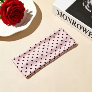 Fascia per capelli a pois rosa dettaglio, morbido tessuto, grazioso accessorio stile coreano.