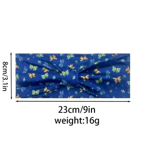 Vista dettagliata della fascia sportiva elastica blu con stampa floreale e nodo.