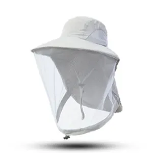 Detailansicht grauer Mueckenabwehr Sonnenhut mit Netztuch fuer Outdoor Wandern Reisen Sport.