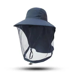 Detailansicht des Outdoor-Anti-Mücken-Sonnenhuts mit atmungsaktivem Mesh und Kordelzug.