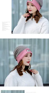 Berretto in maglia caldo da donna invernale con colore a contrasto e patch ricamata.