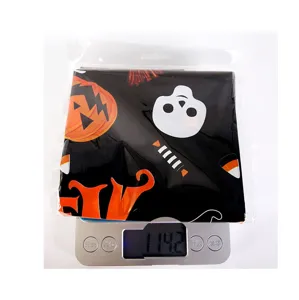 Halloween PE Einweg Tischdecke mit Kürbis und Totenkopf Motiv für gruselige Partydekoration.