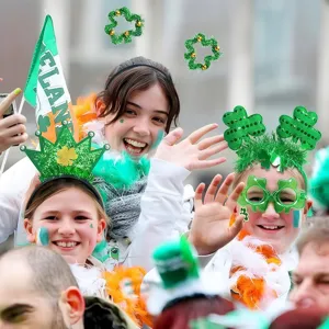 St. Patrick's Tag gruenes Kleeblatt Stirnband und festliche Party Kostuem Zubehoer Set