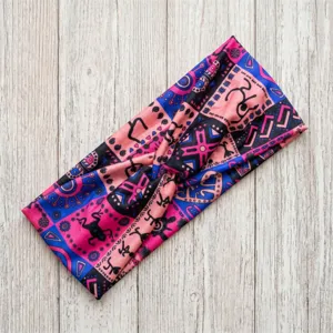 Vista dettagliata della fascia capelli stampa vintage boho, fascia sportiva elastica.