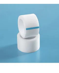 Detailopname van witte medische tape-rollen, ademend anti-blaren tape voor de hiel