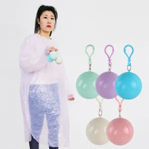 Imperméable boule portable jetable avec porte-clés couleurs macaron pour voyage en plein air