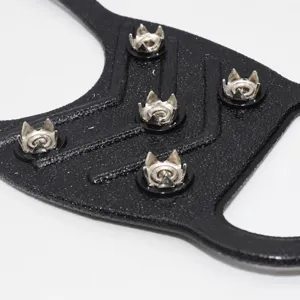Langlebige rutschfeste Winter Eis Schuhe Krallen mit Metallspikes und elastischem Gummi.