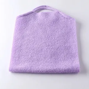 Fascia esfoliante per il bagno in rete di nylon viola con manico intrecciato per la doccia