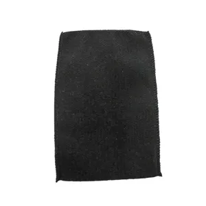 Vue détaillée d'un linge de bain exfoliant texturé noir, design plat unique pour un usage quotidien.