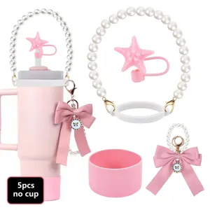 Kit d'accessoires pour gourde rose avec anse perles, paille étoile de mer et botte en silicone.