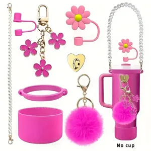 Ensemble d'accessoires de tasses roses avec botte en silicone, lanière de perles et pompon.