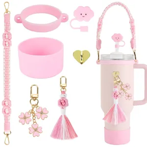 Rosa Becher Zubehör Set, Silikonboden, geflochtener Riemen, Strohhalm Abdeckung und Klee Anhänger.