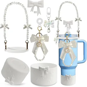 Kit d'accessoires pour tasse Stanley avec sangle en perles et protection en silicone.
