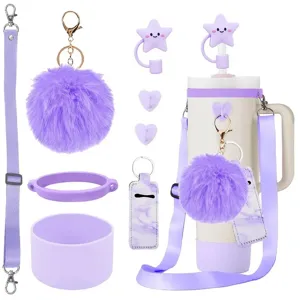 Ensemble d'accessoires de gourde violet avec sangle, porte-clés pompon et housse en silicone.