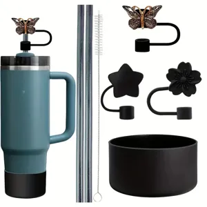 Ensemble d'accessoires pour gobelet en acier inoxydable avec pailles et capuchons.