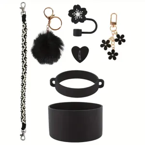 Ensemble de 7 accessoires pour bouteille d'eau noire avec lanière pompon et charms