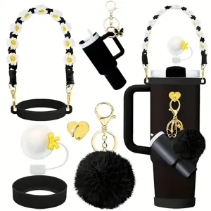 Set accessori per tumbler Stanley nero con tracolla margherita e portachiavi pompon.