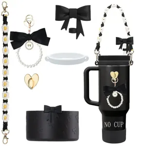 Conjunto de accesorios para vaso negro con correa margarita lazo colgante decor