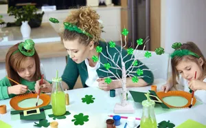 St. Patricks Tag LED Baum Licht Weisse Birke mit Gruenen Kleeblaettern Festtags Deko