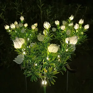 Detailansicht solarbetriebener Garten Blumenleuchten, LED wasserdichte Outdoor Rasenlampe Hof.