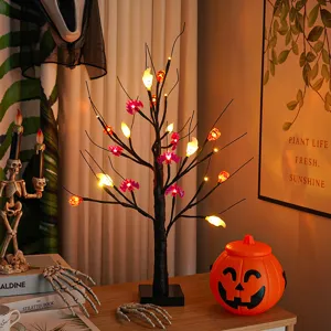 Albero luce LED Halloween con zucca e pipistrello decorazioni per festa a tema horror.