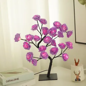 Vue détaillée de la lampe arbre roses LED violette, veilleuse branche fleur déco maison.