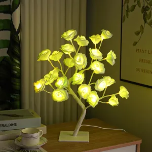 Détail de la lampe arbre fleurs de rose LED montrant des branches lumineuses.