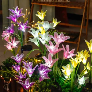 Lumière Solaire Extérieure de Fleur de Lys Étanche LED Paysage Jardin Piquet Lumière Décorative Cour Pelouse Éclairage