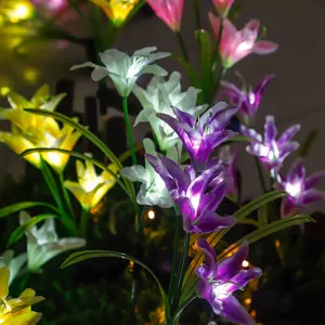 Lumières solaires de fleur de lys jardin extérieur décoratif pelouse LED lampe.