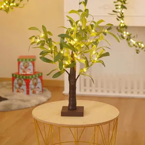 Künstlicher Eukalyptus-Baum als Tischleuchte mit warmen LED-Kupferdraht-Lichterketten für Zuhause.