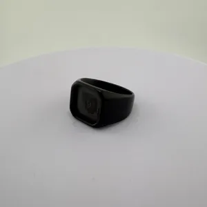 Anillo sello negro con bandeja cuadrada, anillo de metal DIY simple para personalización.