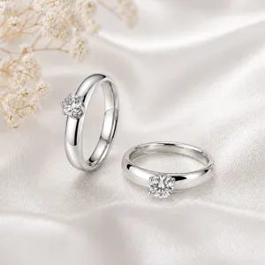 Elegante silberne Solitär Partnerringe mit Zirkonia, minimalistischer und edler Schmuck.