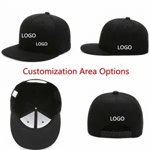 Gorra snapback negra de ala plana con estampado de logotipo personalizado, estilo urbano.