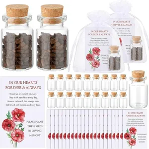 Set di mini bottiglie di vetro con carte commemorative e sacchetti in organza per regali.